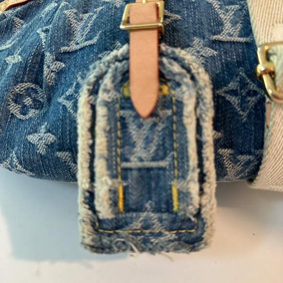 EEEEKKK!!  Louis Vuitton High Rise Bum Bag 100% Auth!!!! Receipts - Picture 2 of 13